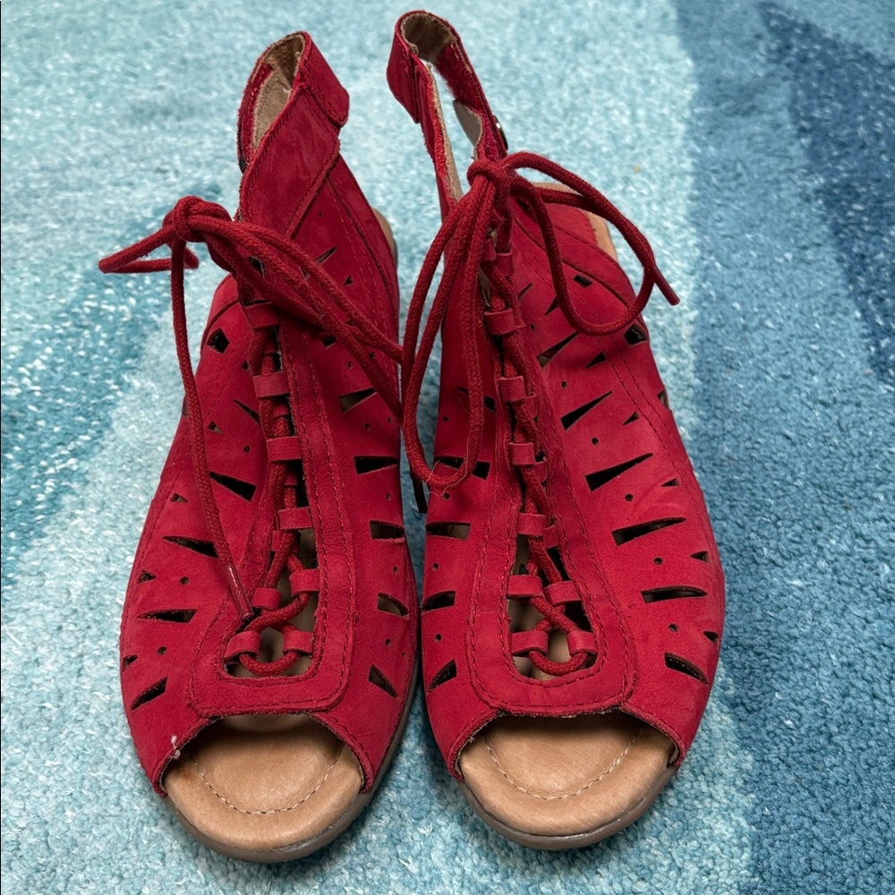 Earth Leather Low Heeled Kristen Sandals, Sz 6 - Picture 2 of 4